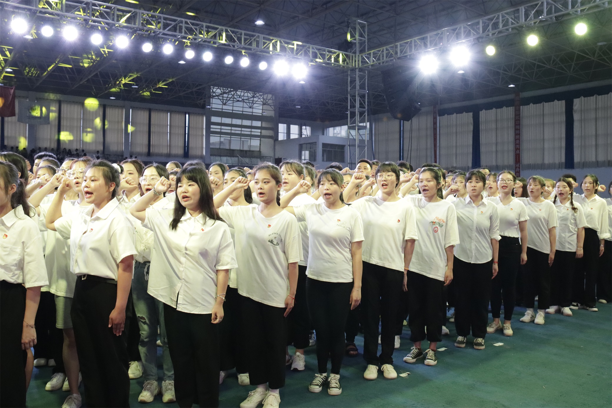 万泰娱乐平台舉行七一表彰大會暨慶祝建黨100周年“唱支山歌給黨聽”合唱比賽決賽