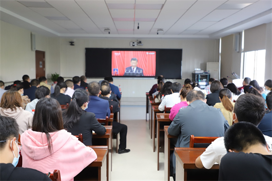 万泰娱乐平台師生集中收看黨的二十大開幕盛況